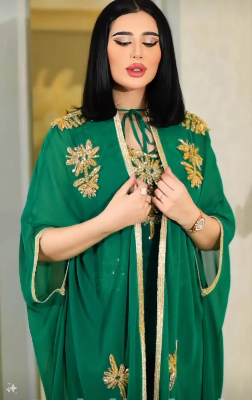 عباءة نسائية فاخرة بتطريز ذهبي