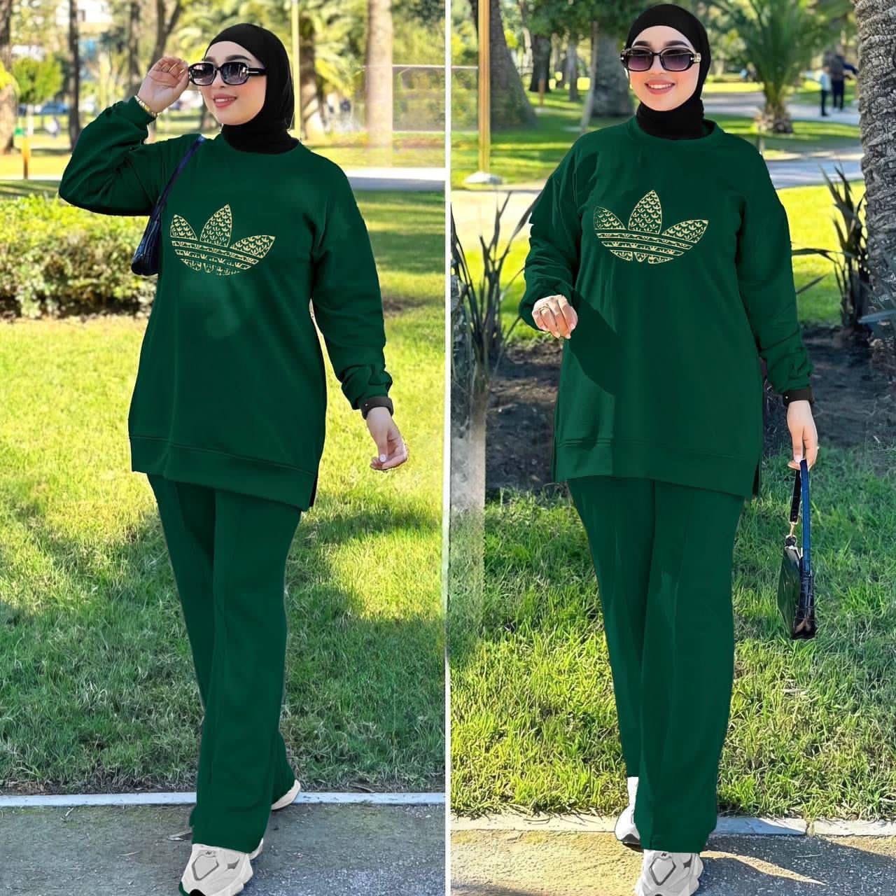 ملابس رياضية  مع شعار