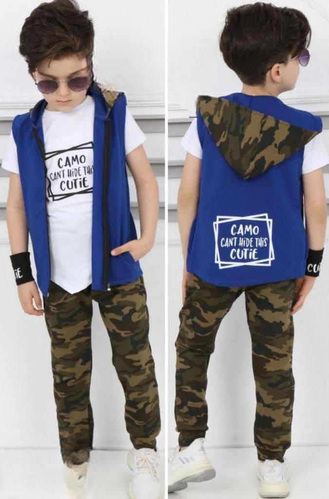 مجموعة غير رسمية للأطفال مع سترة وقلنسوة مموهة