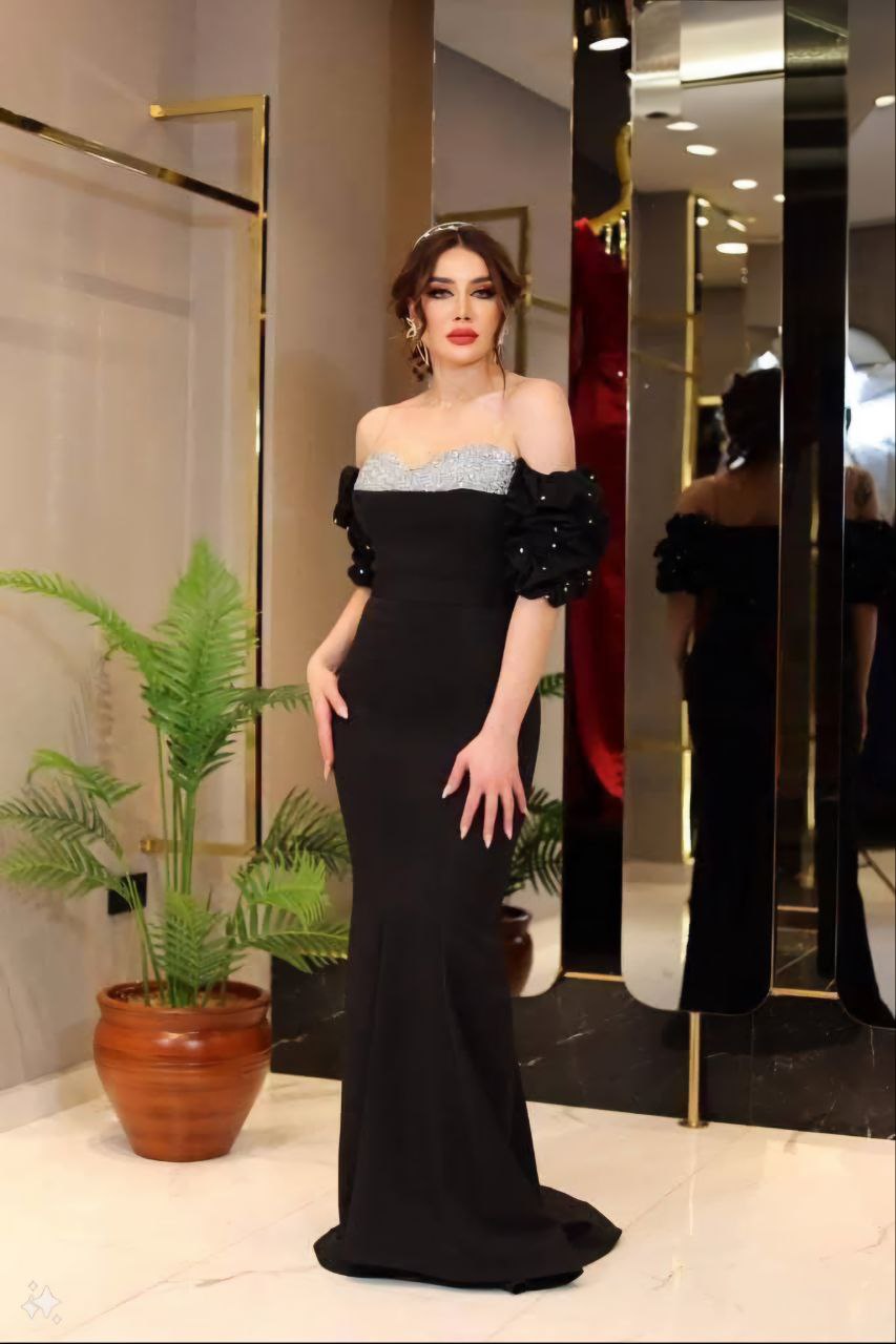 فستان سهرة أنيق مع لمسات فضية