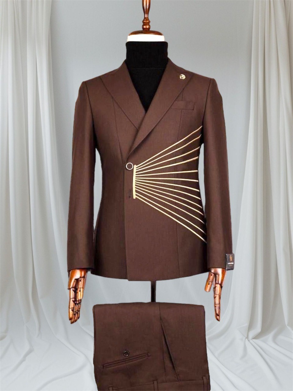 بدلة مزدوجة الصدر