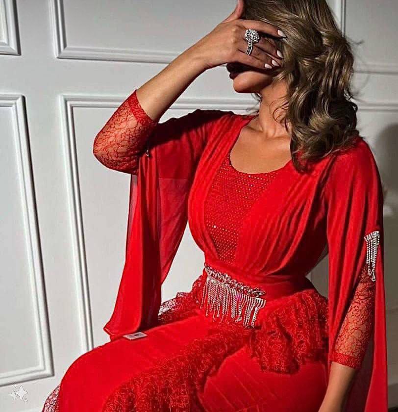 فستان سهرة أنيق للنساء باللون الأحمر مع حزام مغطى بالكريستال.