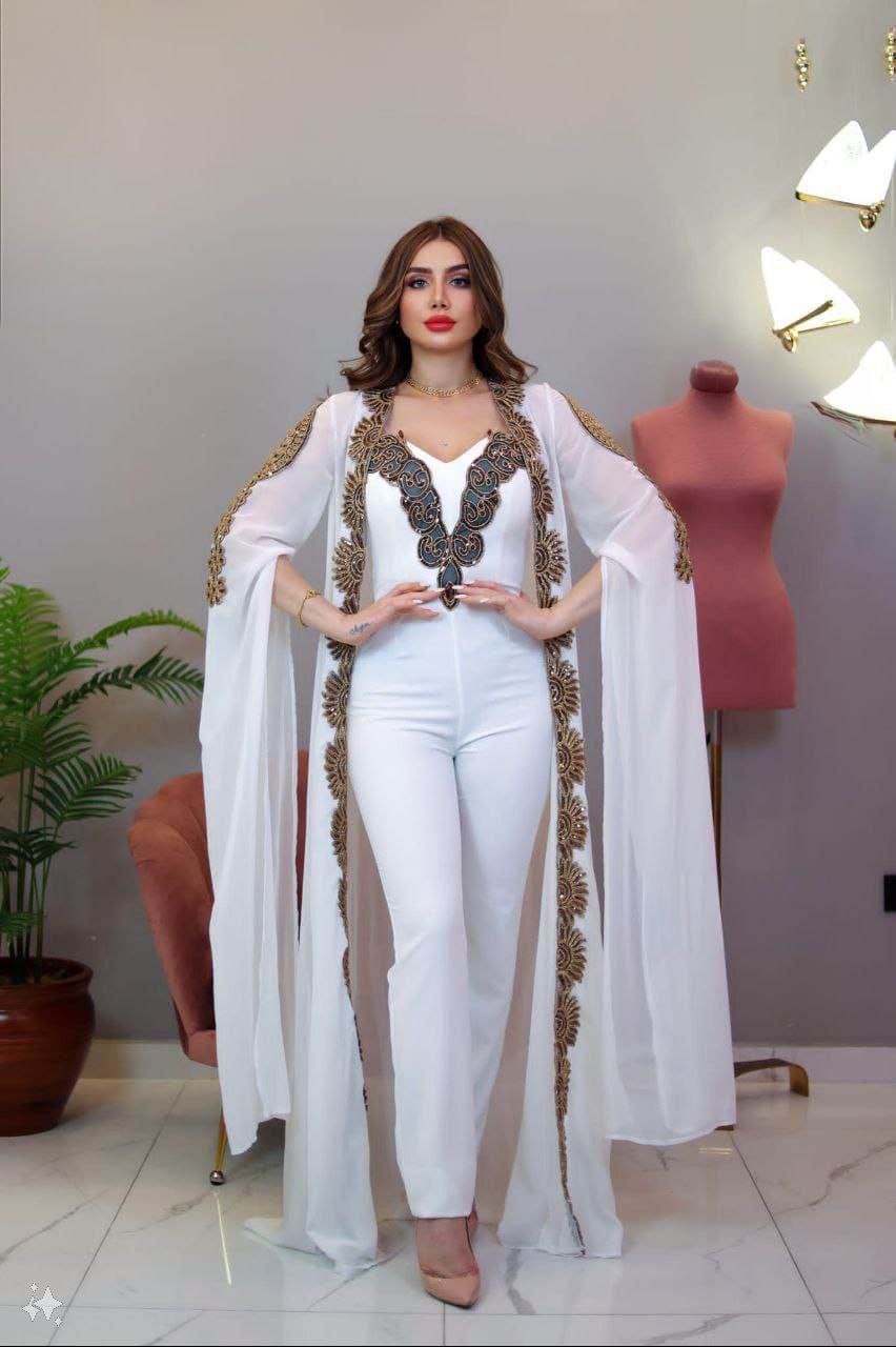 جمبسوت مع كاب مزين بتطريز