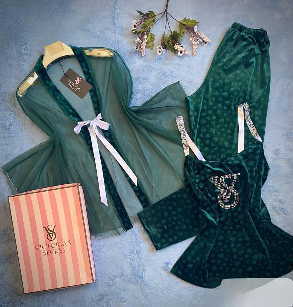 مجموعة ملابس داخلية من Victoria's Secret