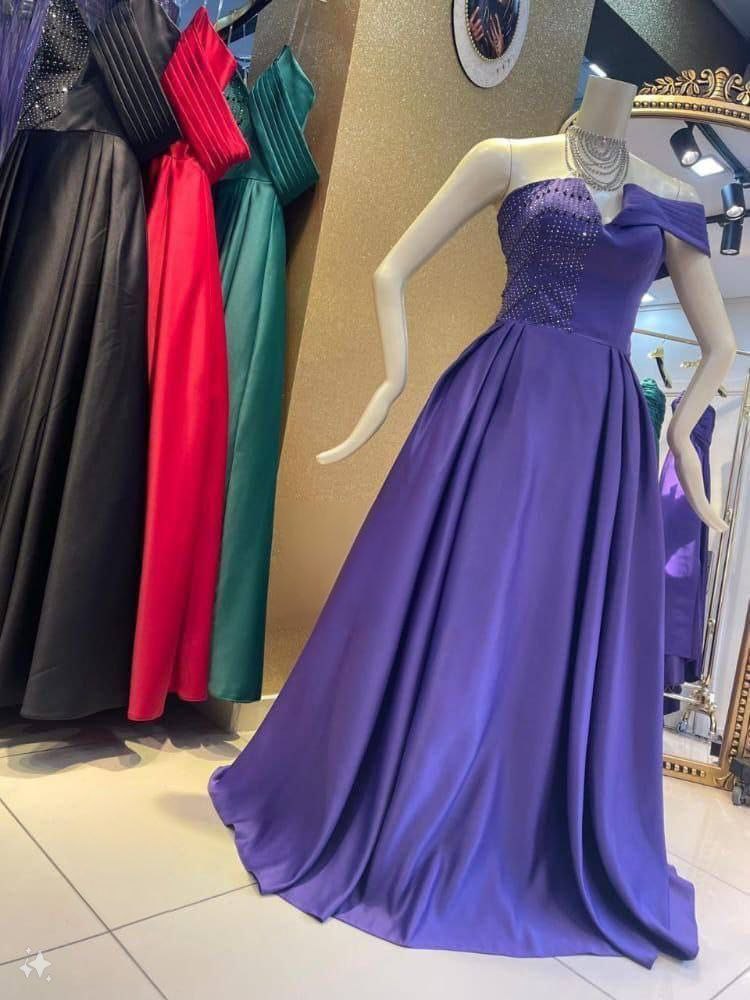 فستان سهرة بنفسجي بكتف واحد