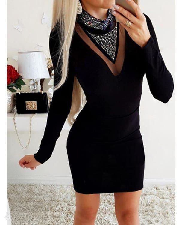 فستان نسائي أسود أنيق مع تفاصيل شفافة