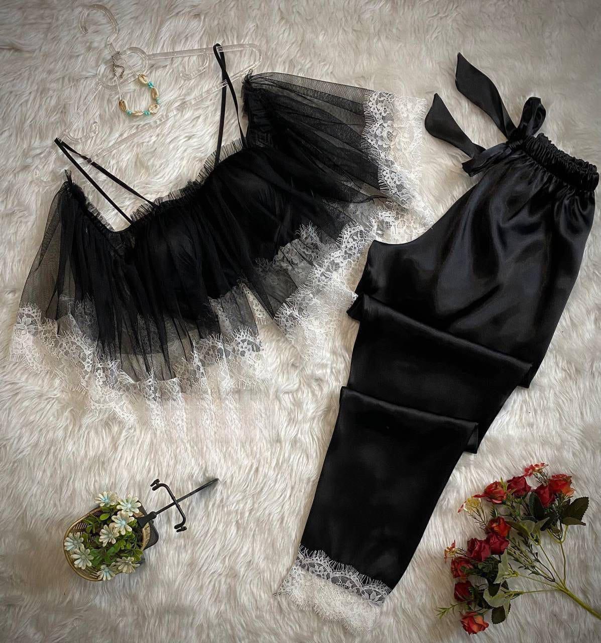 طقم نوم بالدانتيل