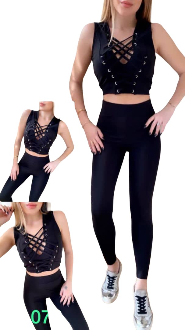 طقم رياضي للنساء يتكون من قطعتين