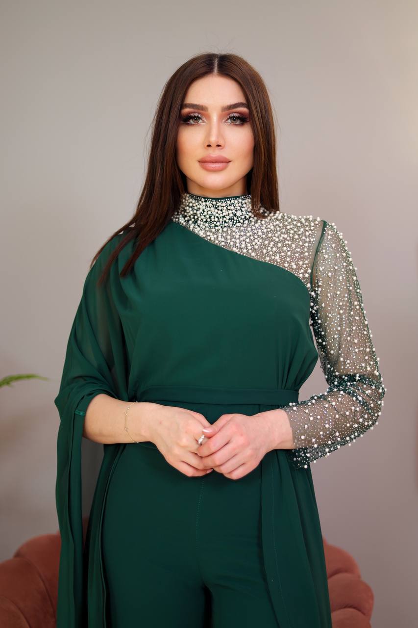 فستان سهرة بأكمام مزينة