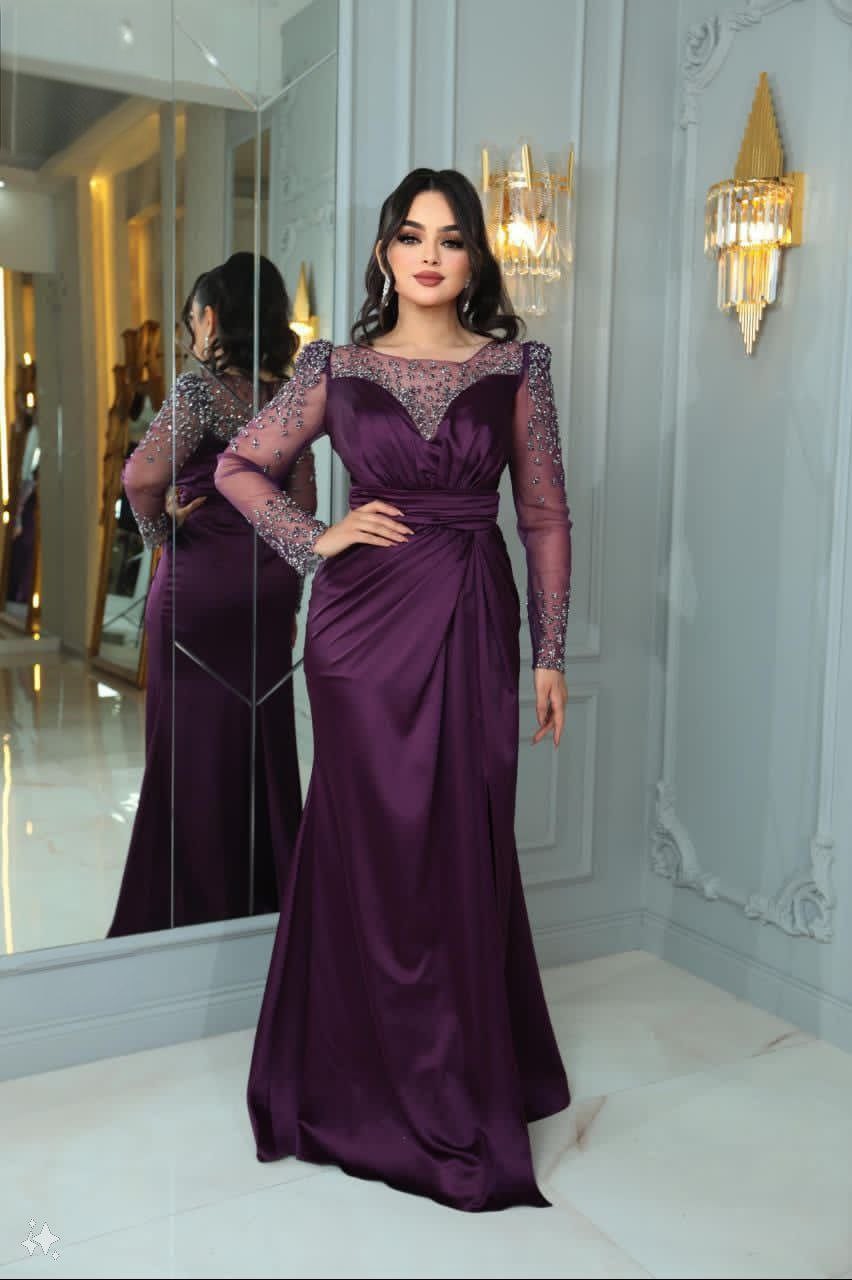 فستان سهرة بأكمام طويلة مزين بتفاصيل رائعة