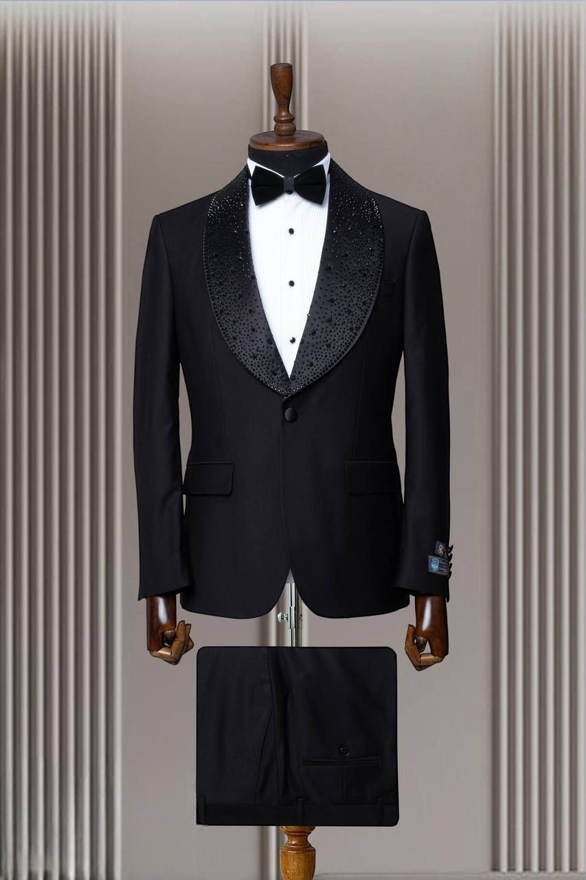 بدلة توكسيدو مع طيات مزخرفة