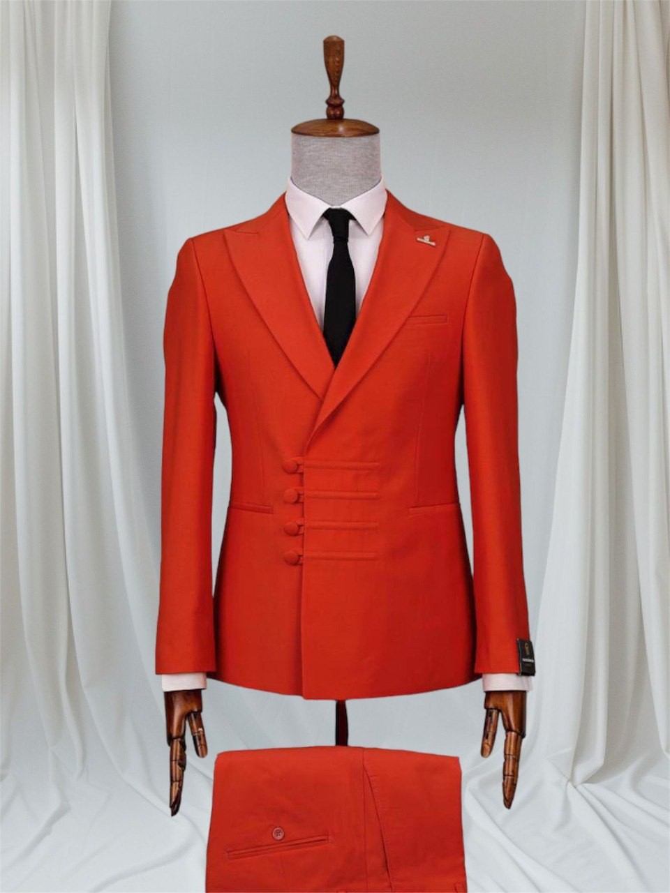 بدلة رجالية أنيقة