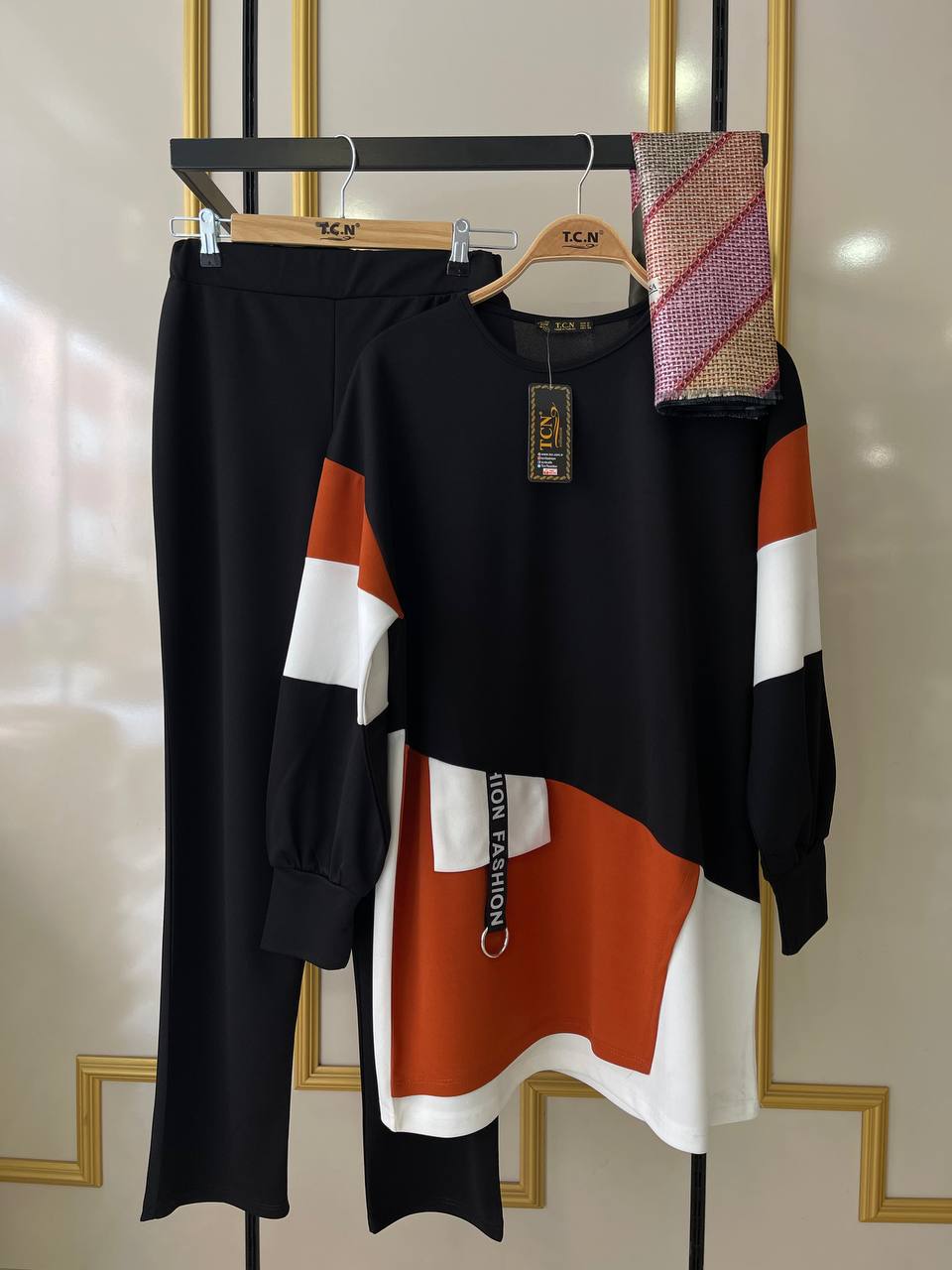 بدلة رياضية ملونة