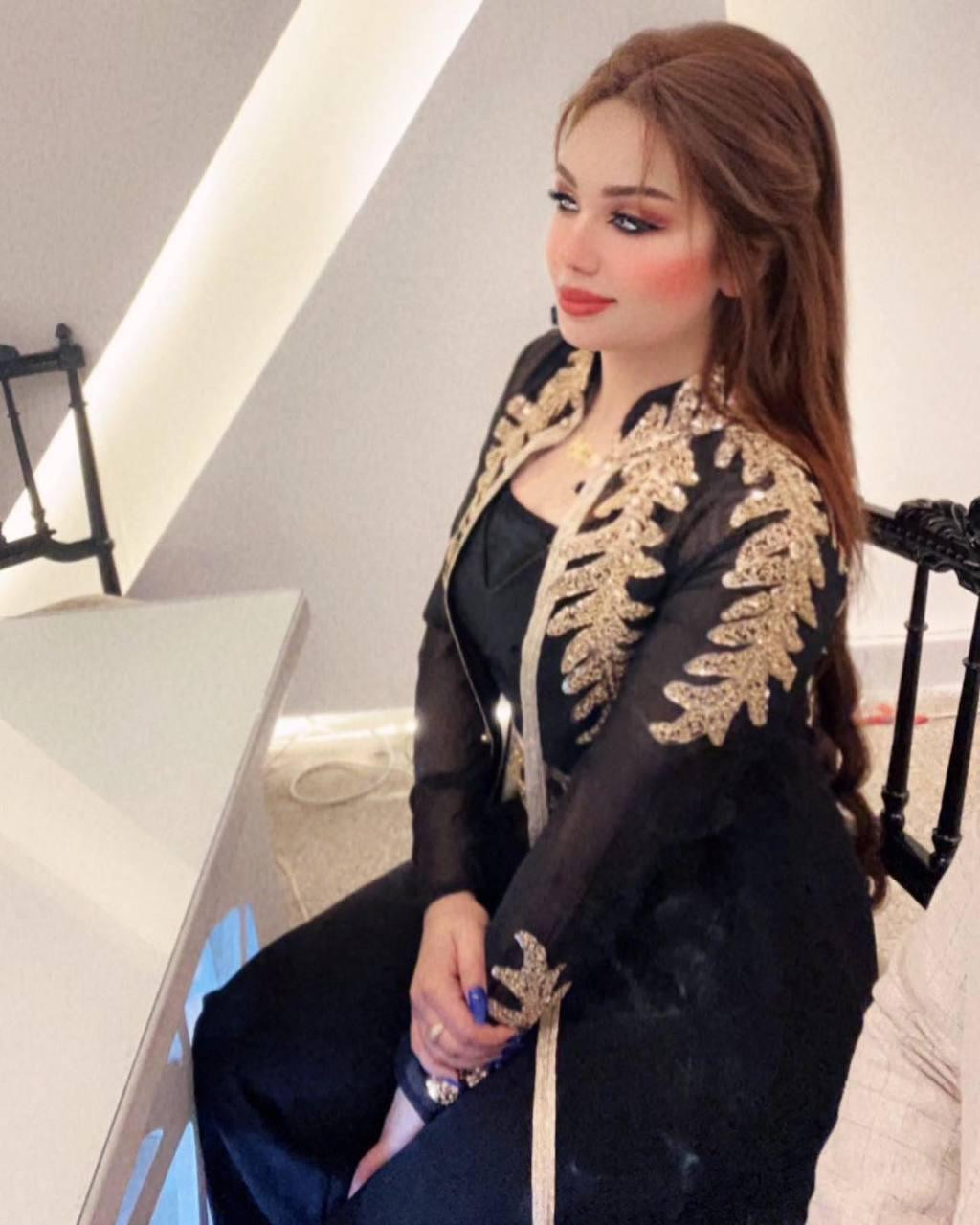 عباية فاخرة مع تطريز