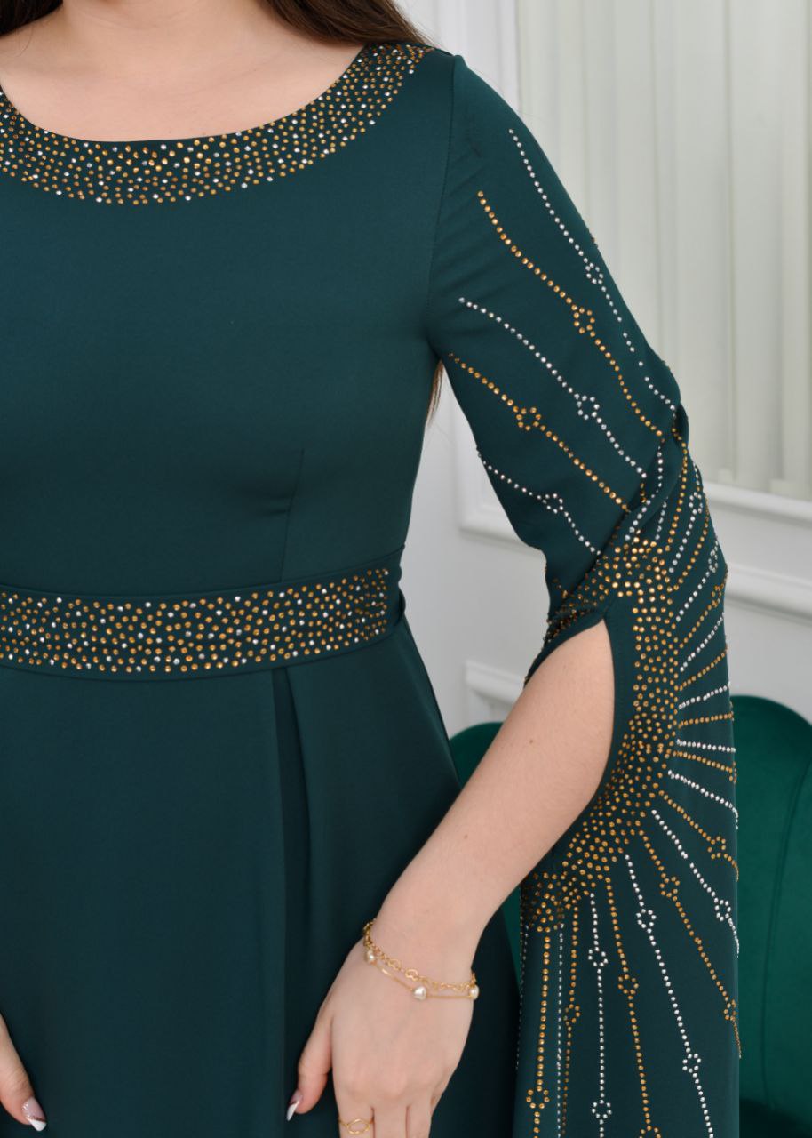 فستان سهرة مزين بالخيوط اللامعة