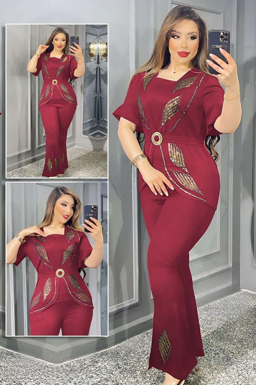 ملابس أنيقة للسيدات بتفاصيل ذهبية