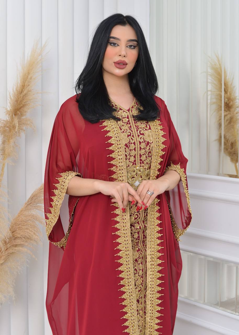 قفطان مطرز بالذهب