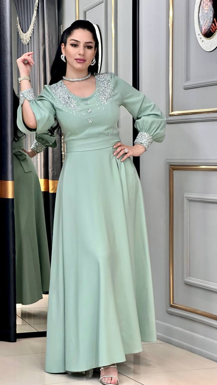 فستان سهرة أخضر فاتح بتطريز فضي فاخر