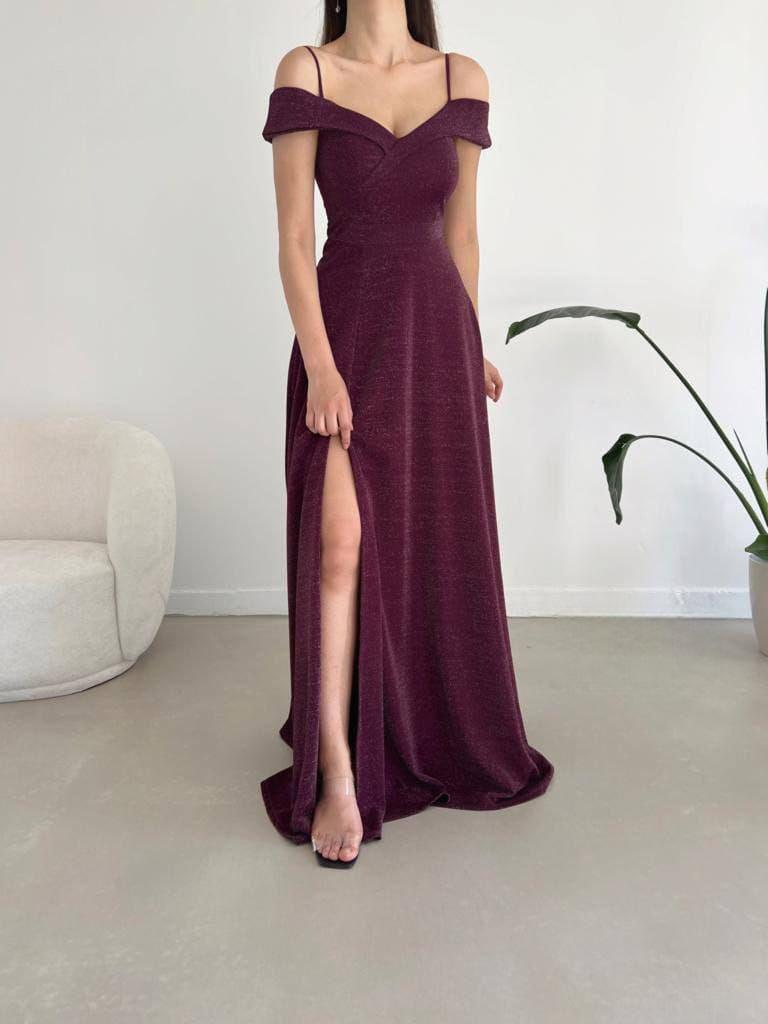 فستان سهرة خارج الكتف مع شق جانبي