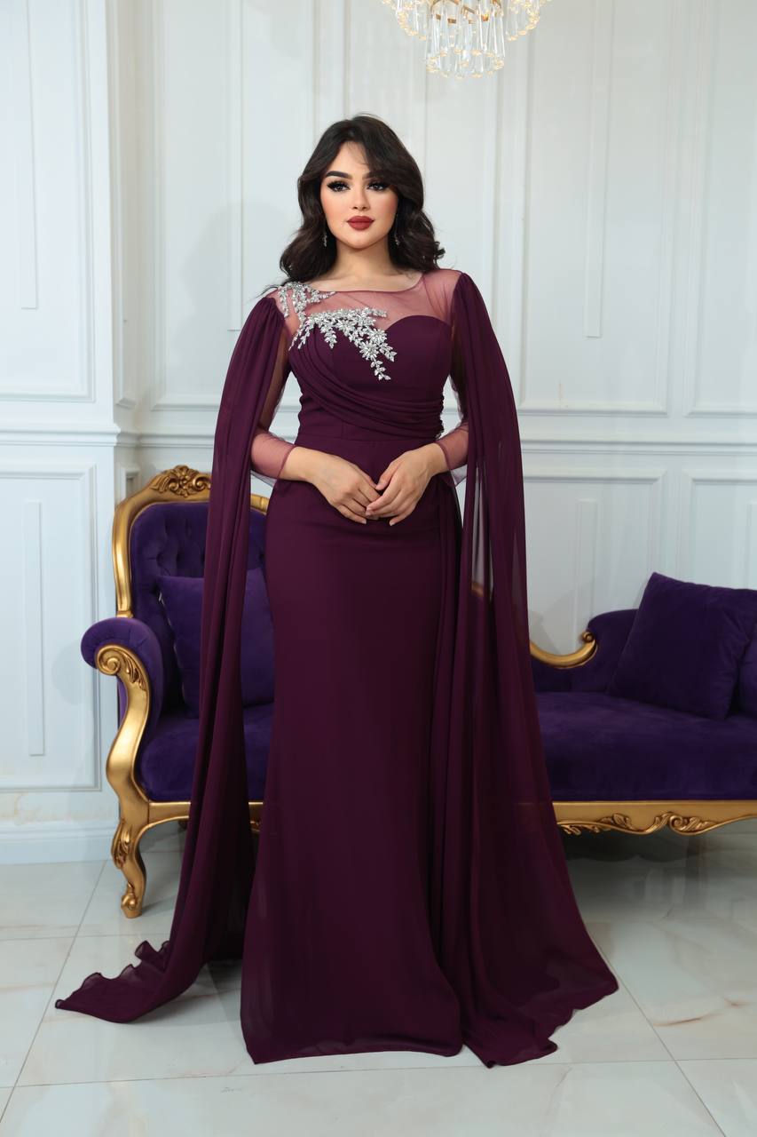 فستان زفاف مع تطريز فضي