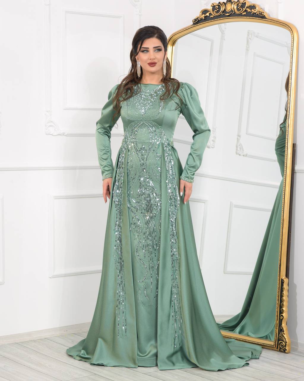 فستان سهرة مع تطريز