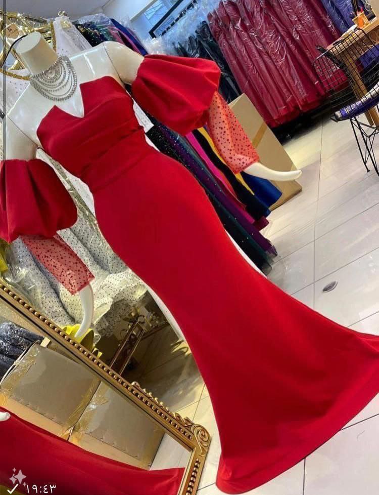 فستان سهرة أحمر بأكمام منتفخة