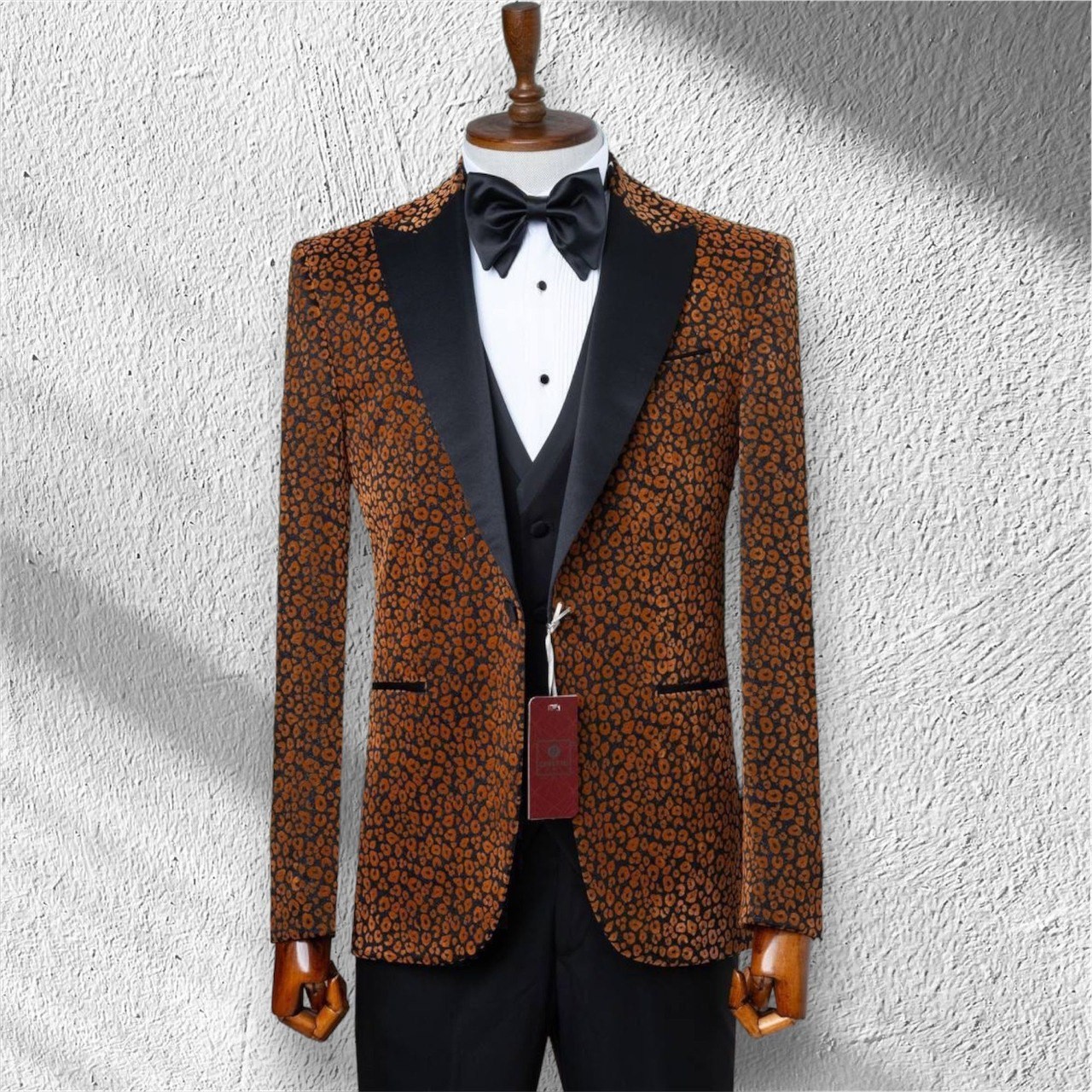 بدلة بتصميم نمط الفهد