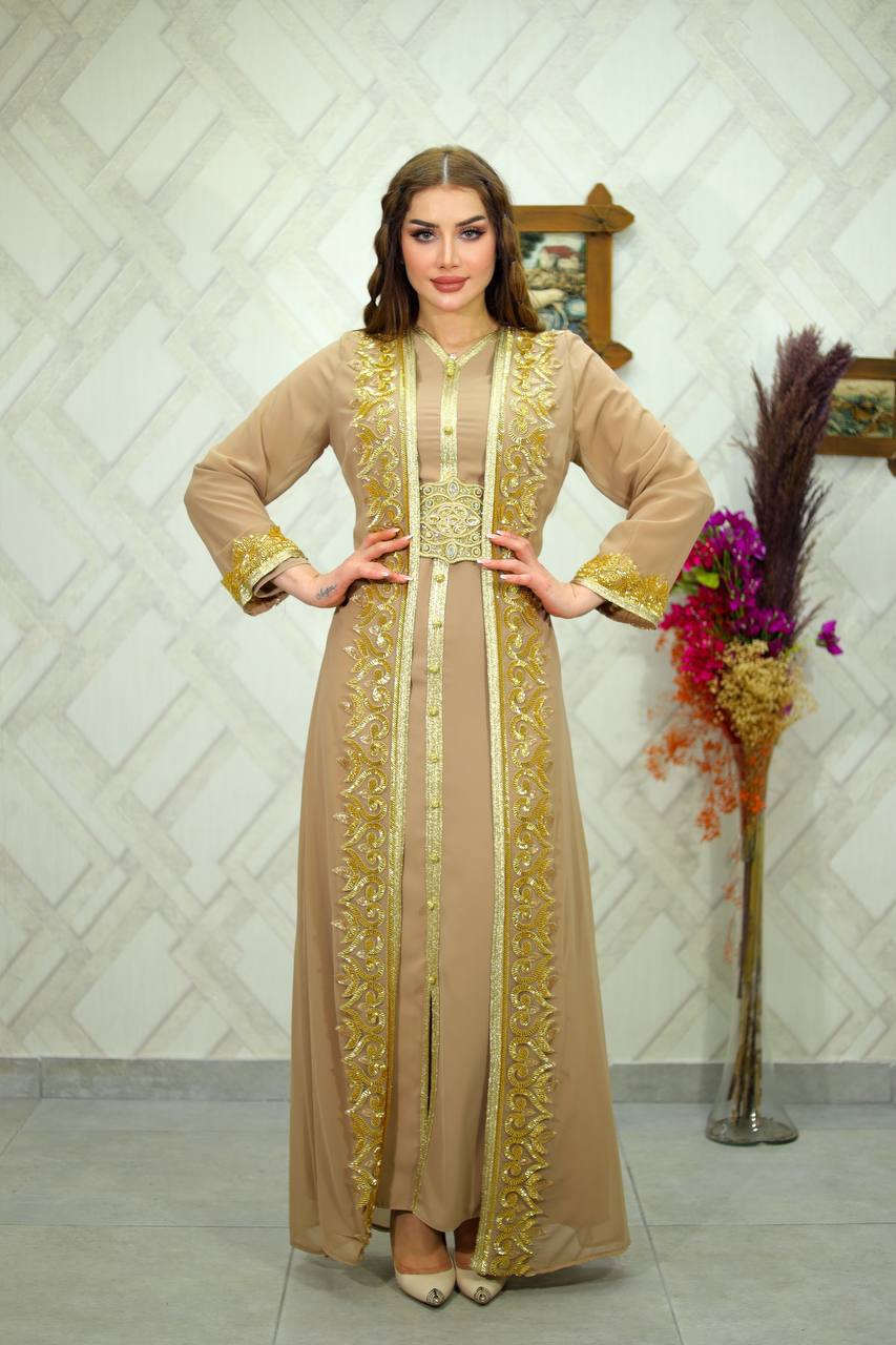 جلابية مغربية مزخرفة بالذهب للنساء