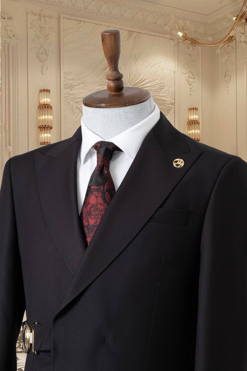 بدلة مزدوجة الصدر